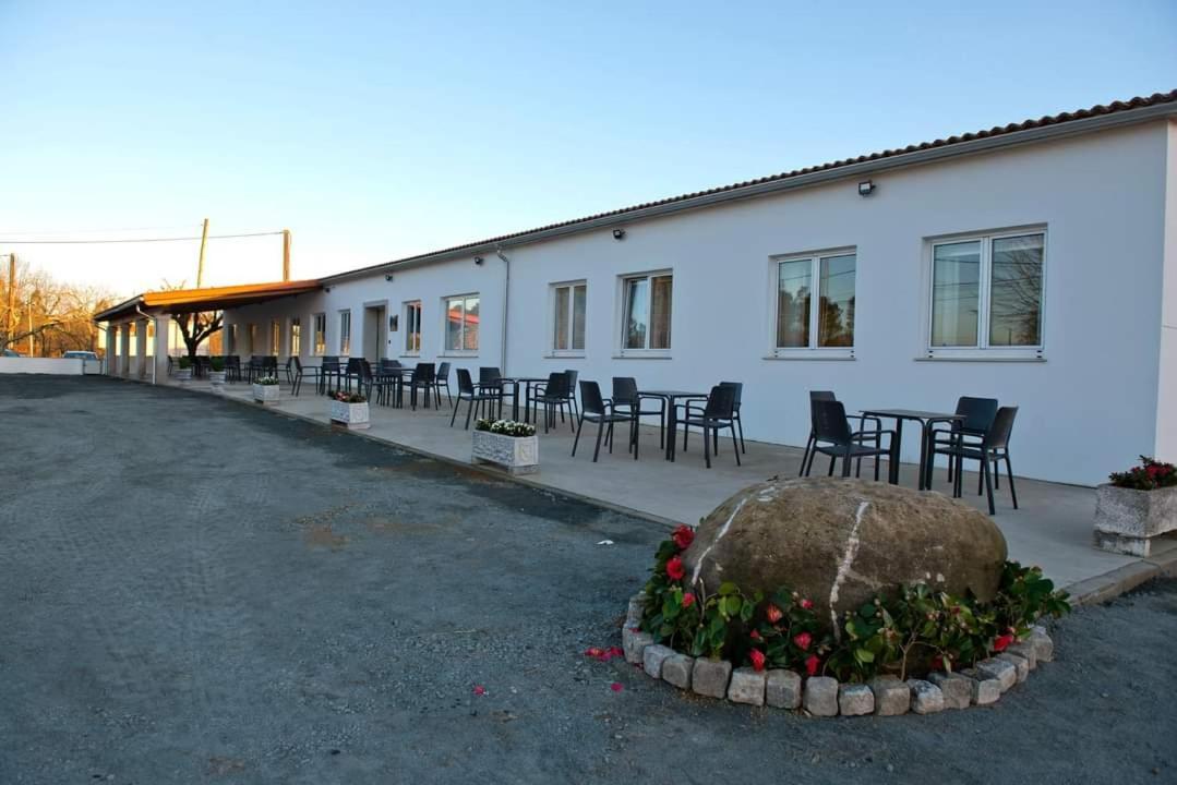 Hotel La Puerta De Arzúa Buitenkant foto